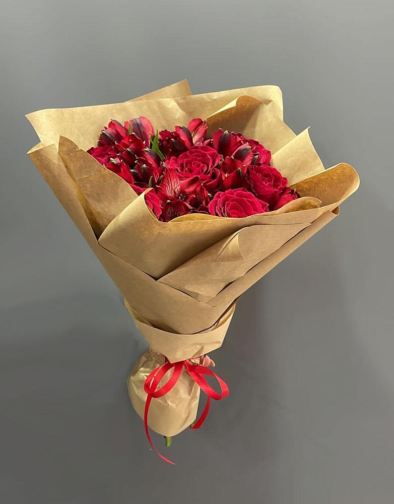 Букет цветов из: Альстромерии и Розы в Нытве