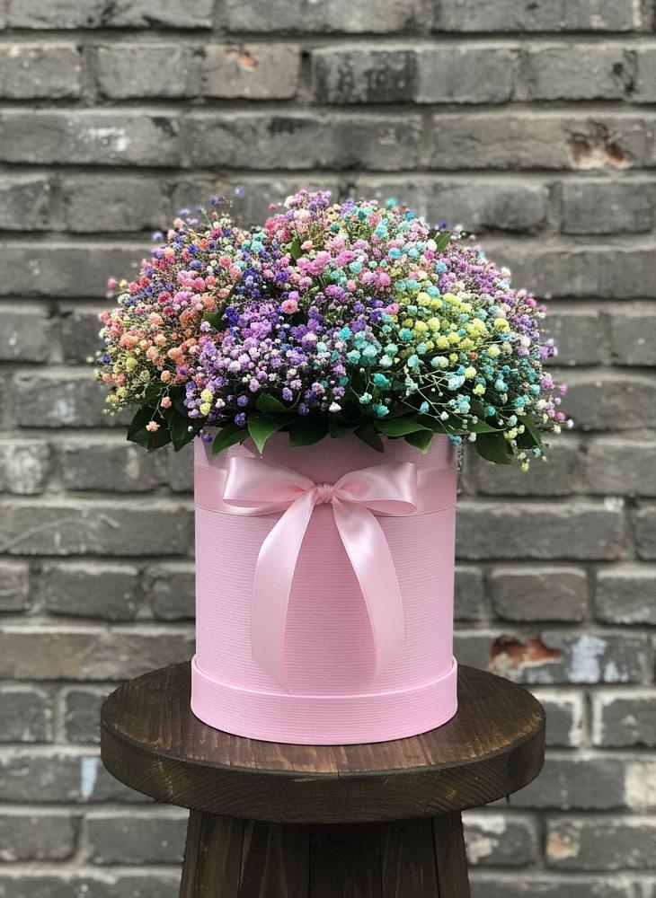 Цветочная композиция из Гипсофила и Розы в шляпной коробке в Нытве