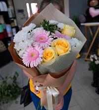 Букет цветов из:  Герберы, Розы и Хризантемы в Нытве
