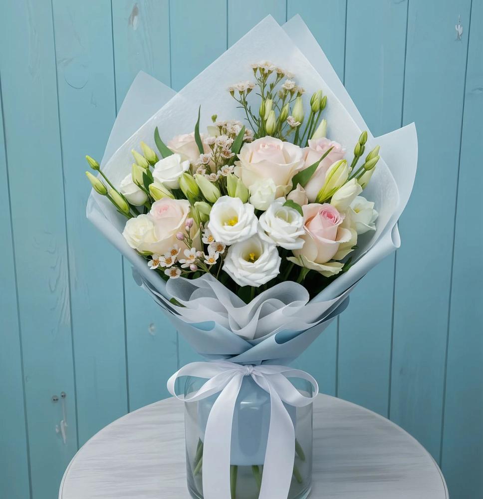 Букет цветов из: Розы и Лизиантусы в Нытве