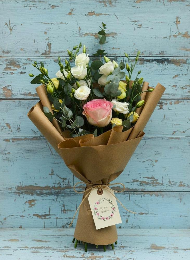 Букет цветов из: Розы и Лизиантусы в Нытве