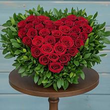 Цветочная композиция из Розы в виде сердца в Нытве