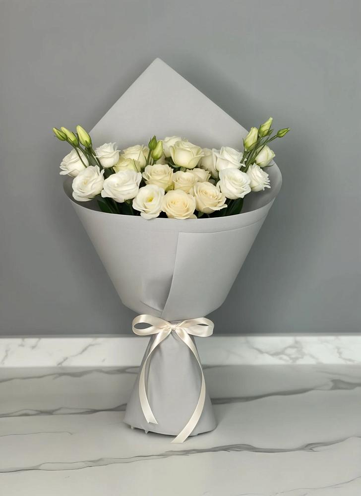 Букет цветов из: Розы и Лизиантусы в Нытве