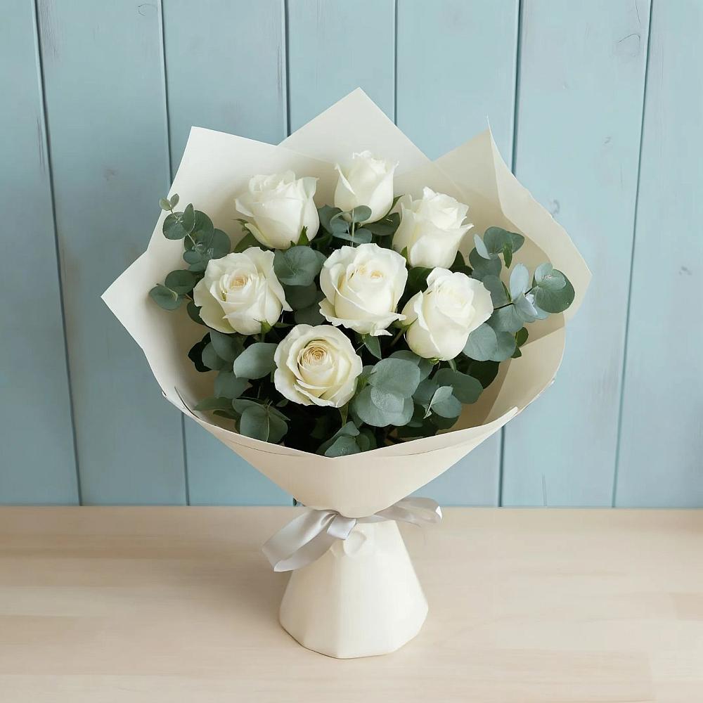 Букет Белые розы в Эвкалипте в Нытве