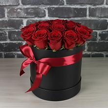 Цветочная композиция из Розы в шляпной коробке в Нытве