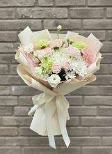 Букет цветов из:  Гвоздики, Розы, Лизиантусы и Хризантемы в Нытве