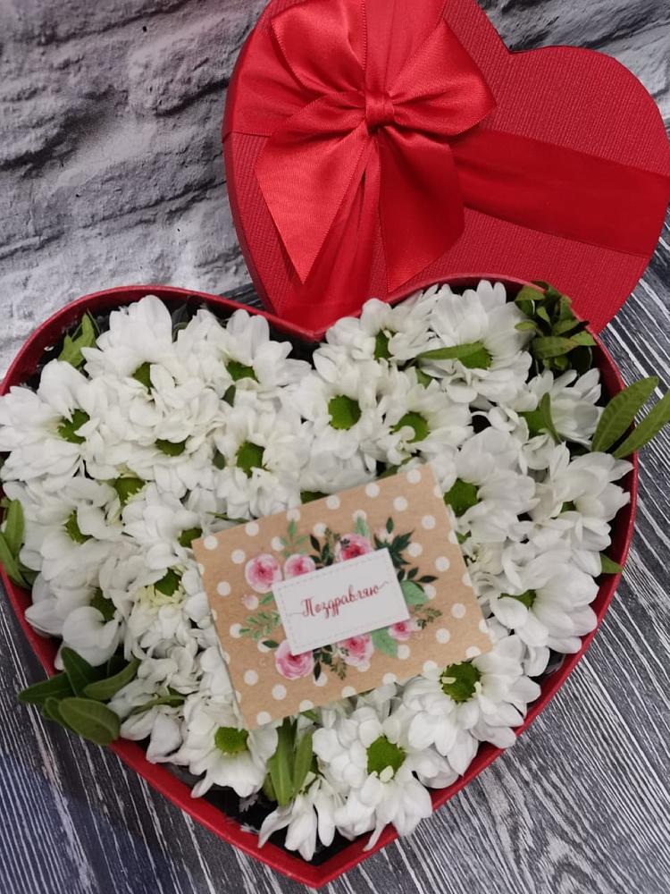 Цветочная композиция из Хризантемы в виде сердца в Нытве
