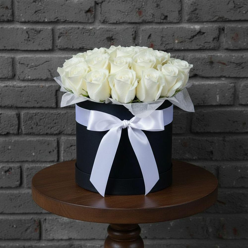 Цветочная композиция из Розы в шляпной коробке в Нытве