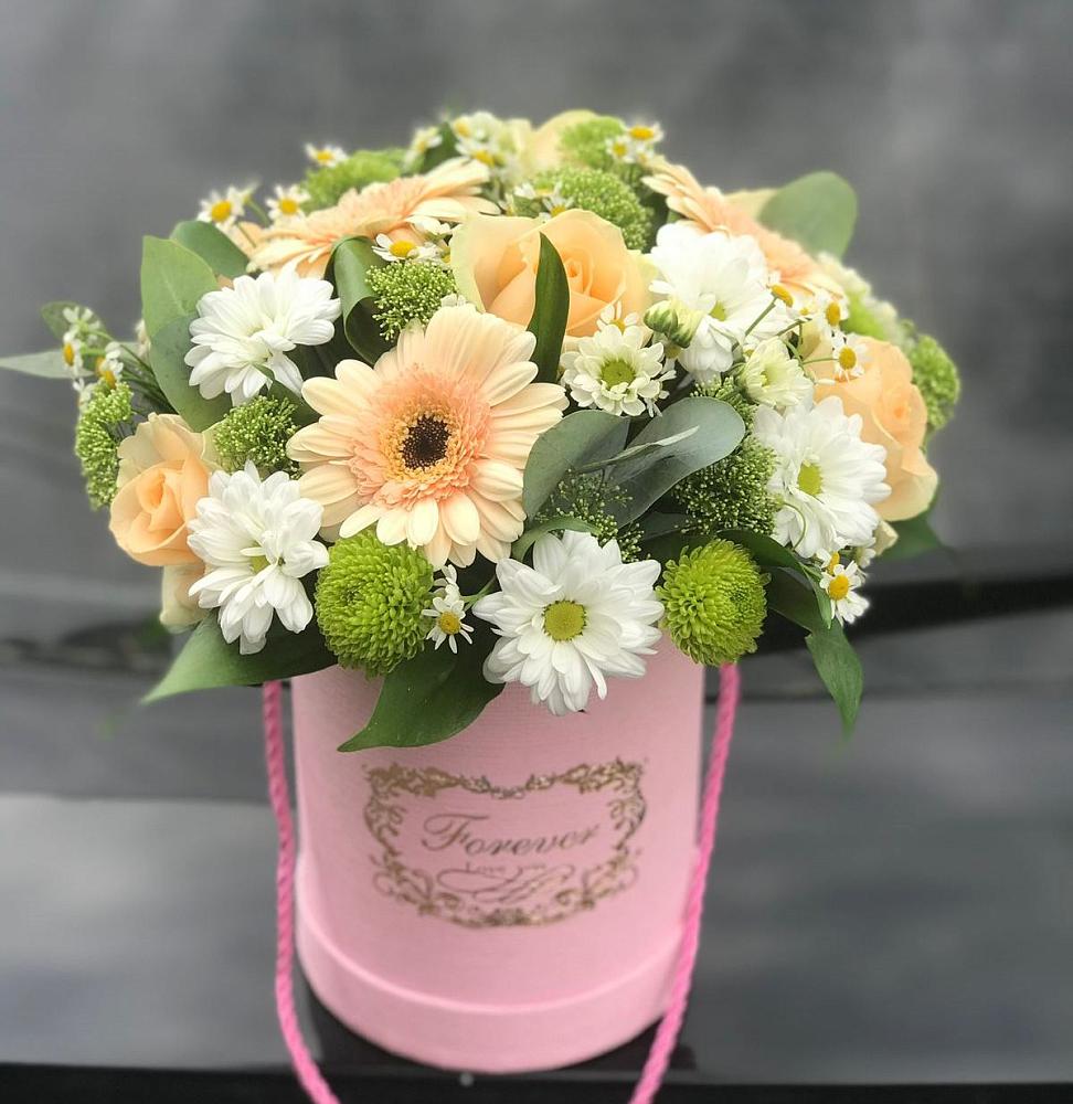 Цветочная композиция из Розы, Герберы и Хризантемы в шляпной коробке в Нытве