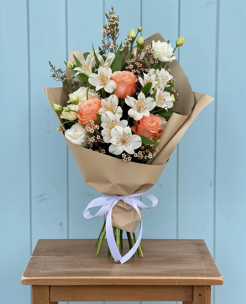 Букет цветов из: Альстромерии, Лизиантусы, Розы и Хризантемы в Нытве