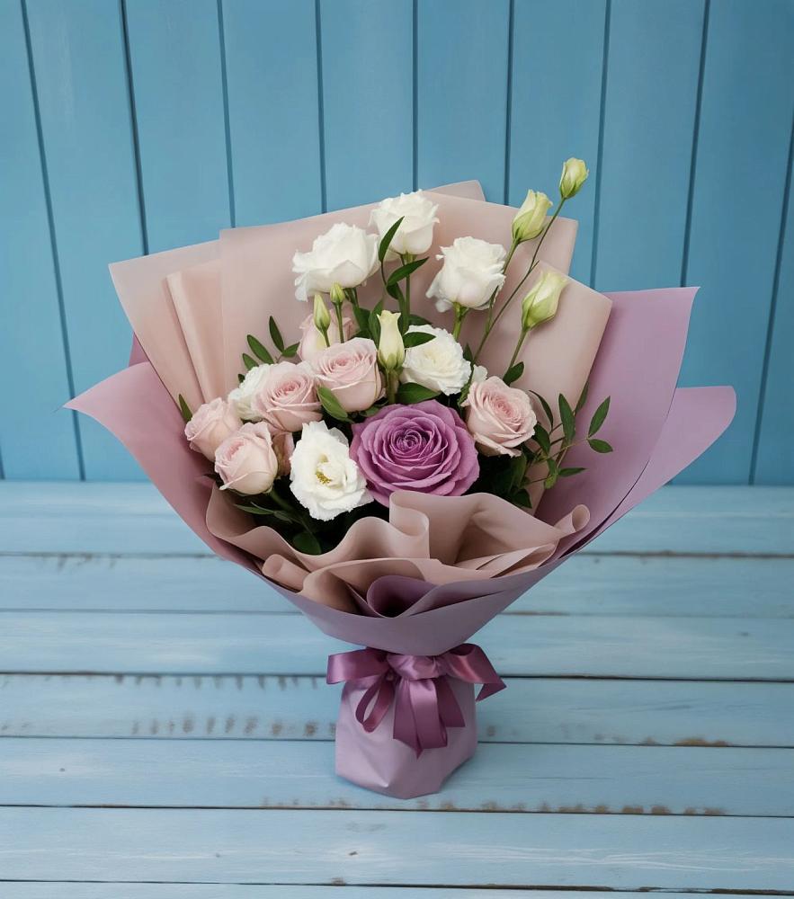 Букет цветов из: Розы и Лизиантусы в Нытве